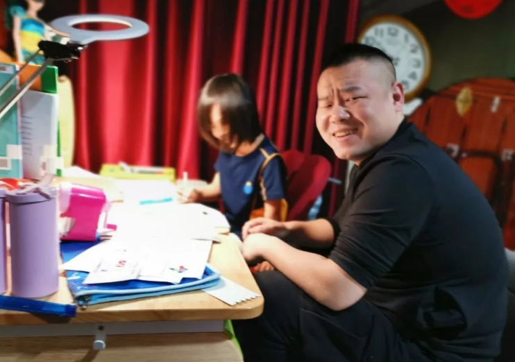 岳云鹏|岳云鹏私生女事件水落石头，曹云金疑发声回应，想红的人太可怕了