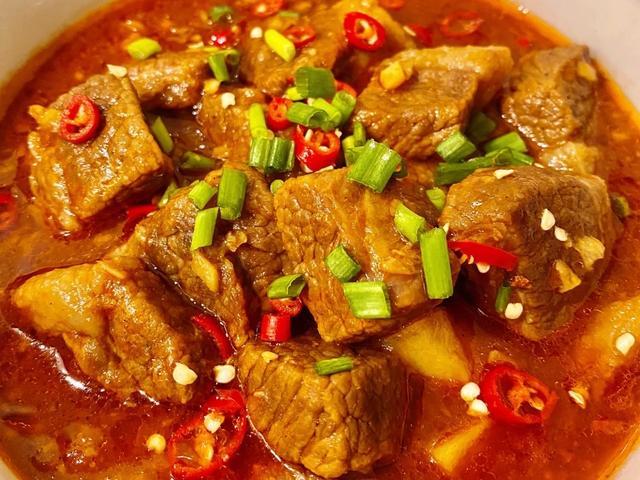 家常菜:番茄炖牛腩,爆炒鱿鱼,肉丝腐竹炒芹菜_腾讯新闻