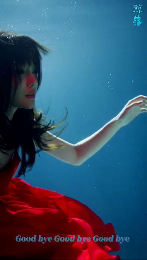 李小璐|李小璐新单曲一人分饰两角，水中相拥太唯美，凤凰涅槃受期待
