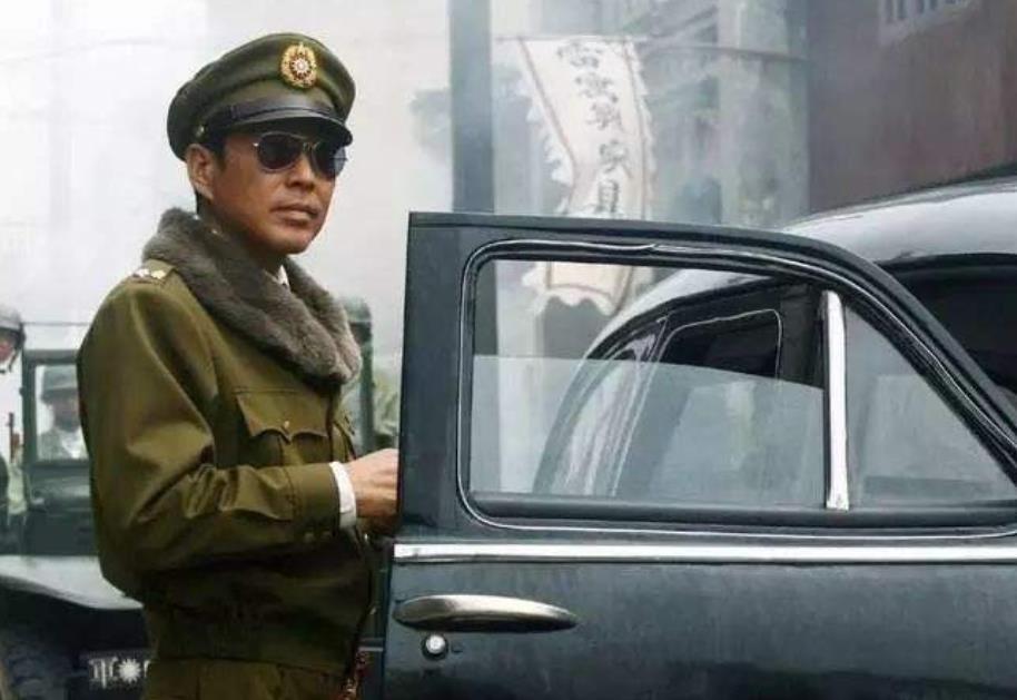 在杨虎的提携下,阎锦文当上了上海警备司令部稽查处第三大队副队长