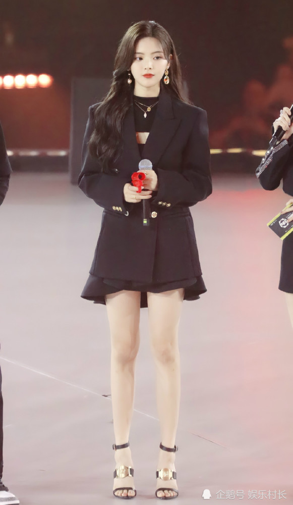 迪丽热巴|迪丽热巴华晨宇王一博杨超越四排游戏，唯独热巴被吐槽，粉丝借杨超越洗白