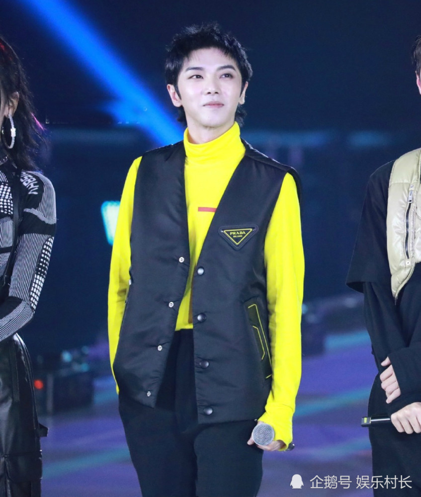 迪丽热巴|迪丽热巴华晨宇王一博杨超越四排游戏，唯独热巴被吐槽，粉丝借杨超越洗白