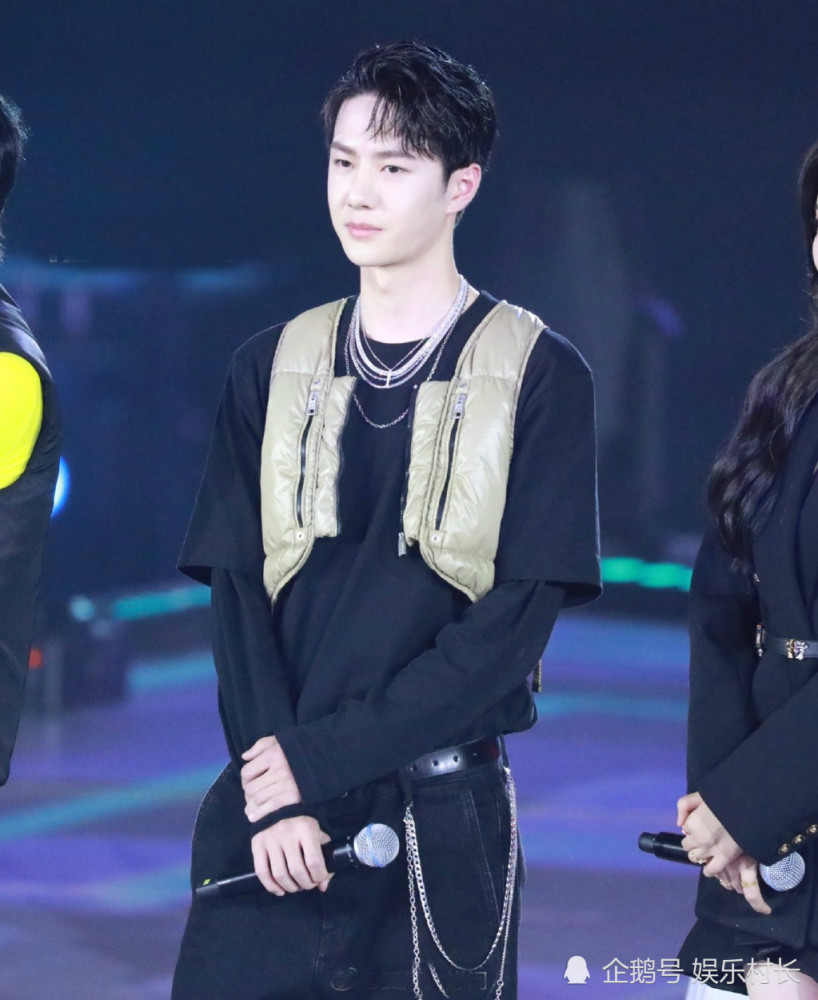 迪丽热巴|迪丽热巴华晨宇王一博杨超越四排游戏，唯独热巴被吐槽，粉丝借杨超越洗白