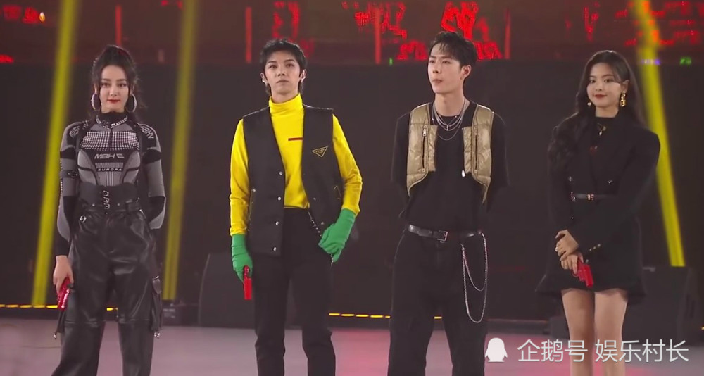 迪丽热巴|迪丽热巴华晨宇王一博杨超越四排游戏，唯独热巴被吐槽，粉丝借杨超越洗白