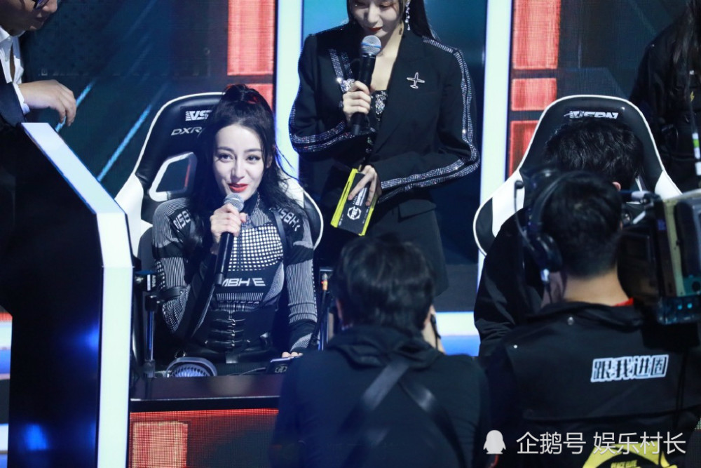 迪丽热巴|迪丽热巴华晨宇王一博杨超越四排游戏，唯独热巴被吐槽，粉丝借杨超越洗白