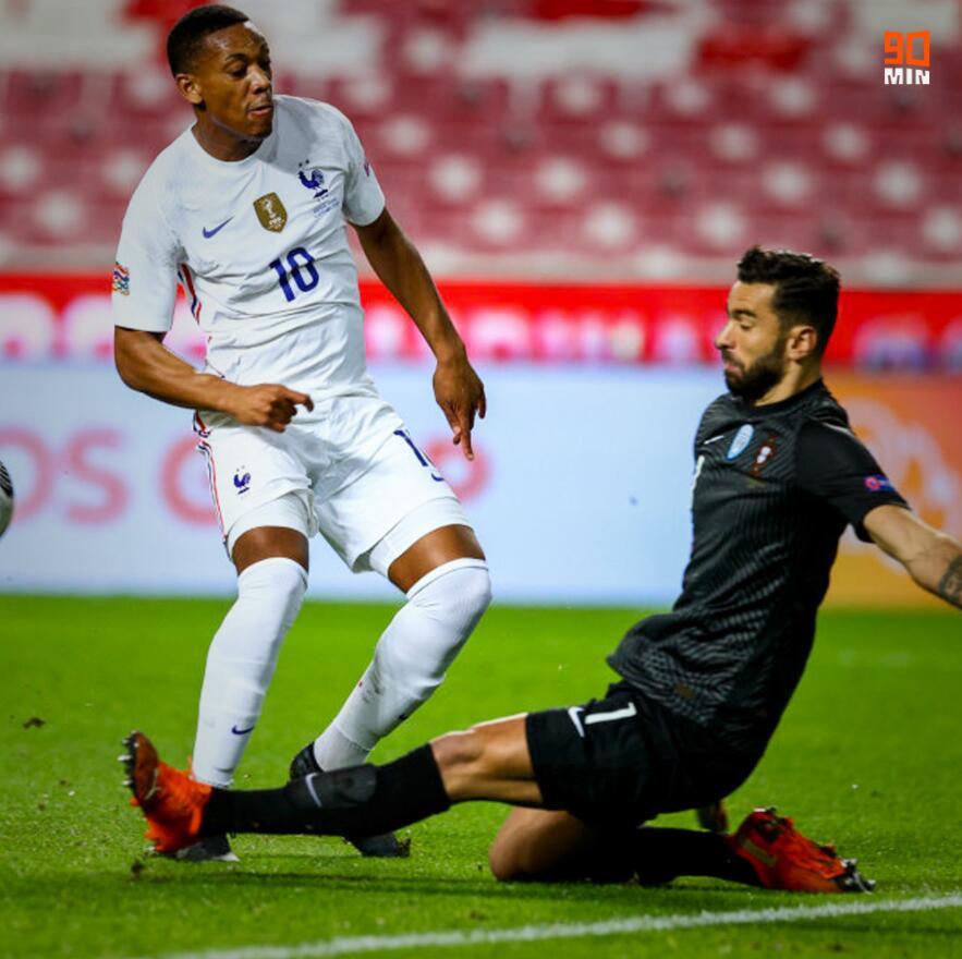 忘穿射门靴法国男足10号4年国家队0球半场错失3必进球