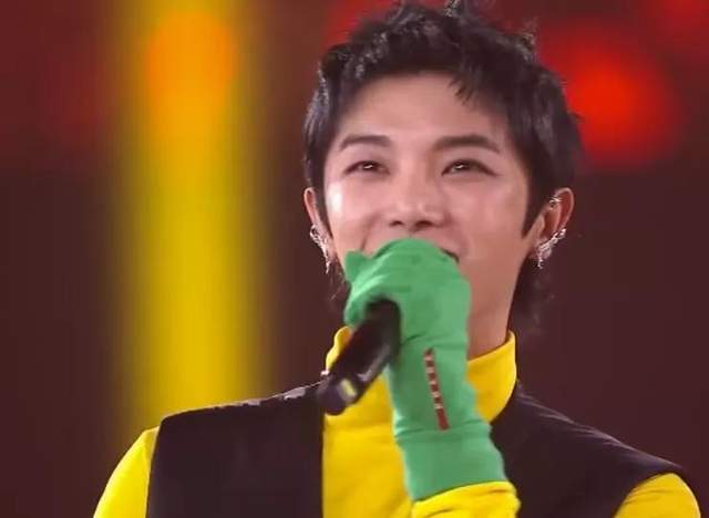 迪丽热巴|明星电竞直播集体翻车：热巴划水被嘲，王一博颜值被素人吊打