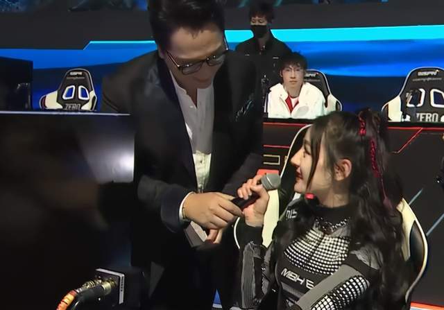 迪丽热巴|明星电竞直播集体翻车：热巴划水被嘲，王一博颜值被素人吊打