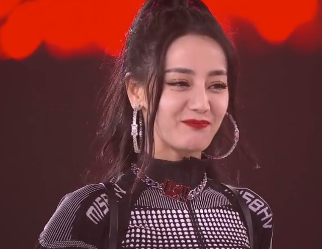 迪丽热巴|明星电竞直播集体翻车：热巴划水被嘲，王一博颜值被素人吊打