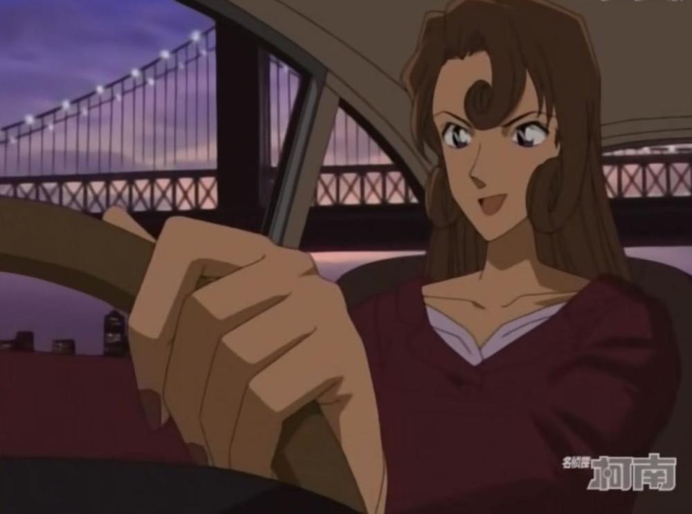 一下子就把歹徒推理了出来,瞬间成为了美国家喻户晓的"暗夜男爵夫人"