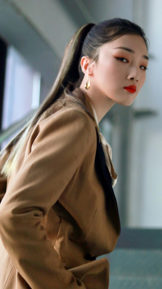 yamy郭颖亮相《令人心动的offer》2发布会 职场造型气场十足