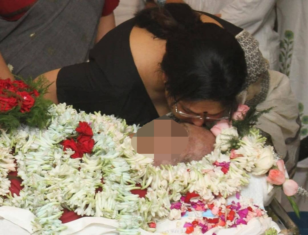 松米特拉·查特吉|印度巨星因新冠去世，ICU内照片曝光，家人竟在葬礼上与他吻别