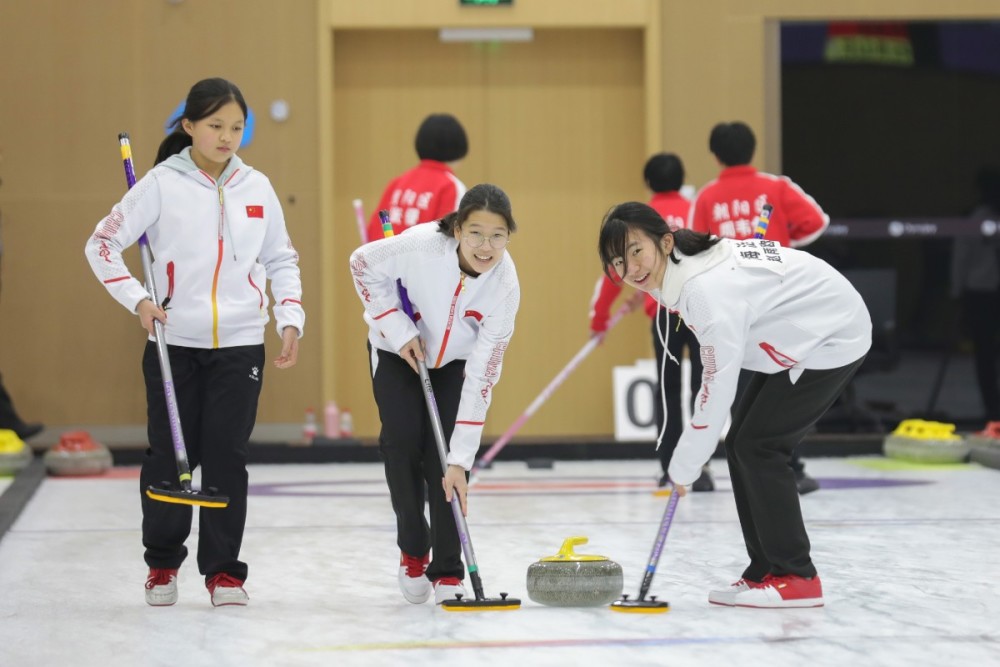 冰壶|冰雪运动掀起青春风暴 北京市青少年冰壶锦标赛在大兴开赛