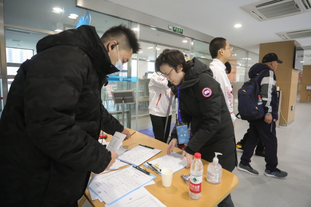 冰壶|冰雪运动掀起青春风暴 北京市青少年冰壶锦标赛在大兴开赛