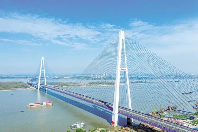 武汉建成第11座长江大桥 武汉青山长江大桥为长江上最宽的桥梁(图1)