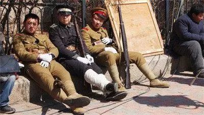 由于兵力原因征招了大量中国人组成军队,叫皇协军也叫伪军,抗日战争