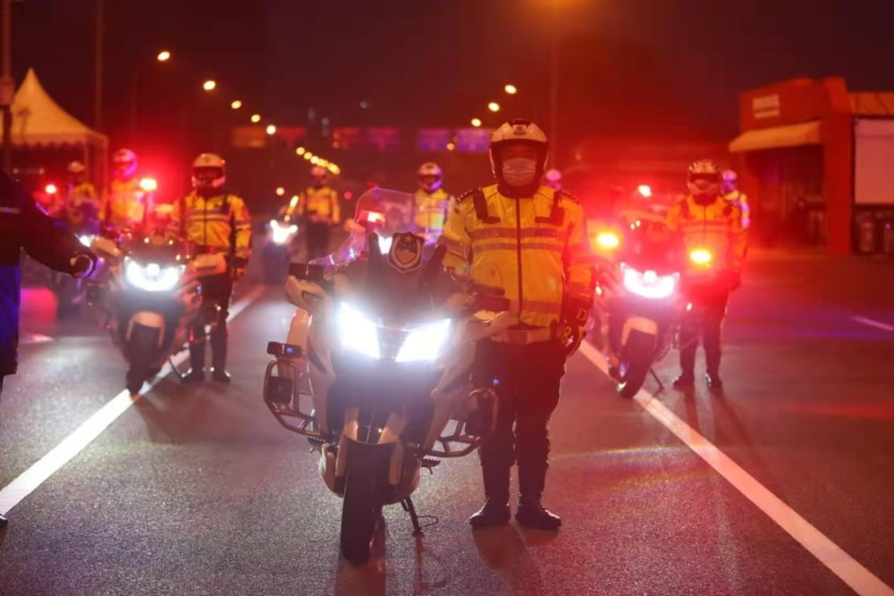 铁骑交警|帅气！北京铁骑交警今天正式着新式警用骑行服亮相！