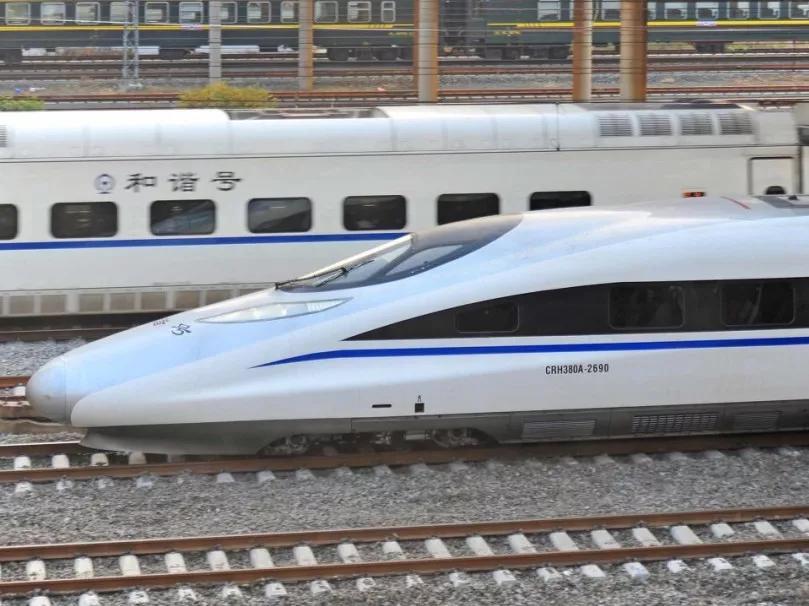 火车|为啥火车座位是面对面，高铁却朝前？答案出乎意料