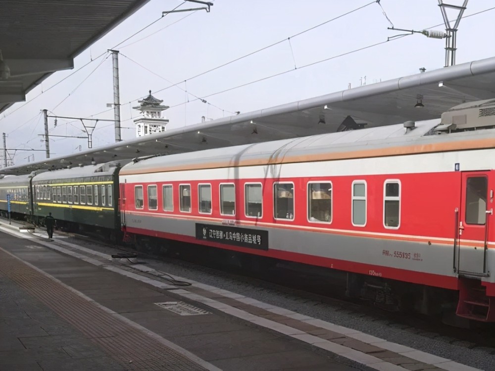 火车|为啥火车座位是面对面，高铁却朝前？答案出乎意料