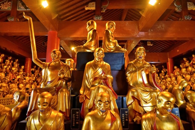 九华山有座皇家寺院,匾额由皇帝和总统所书,供有百岁高僧的肉身_腾讯