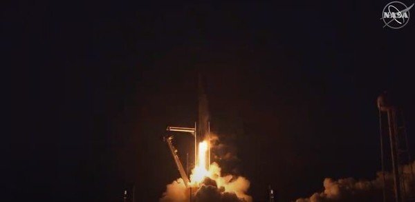 宇航员|SpaceX载人龙飞船成功发射 这次一口气送了4名宇航员