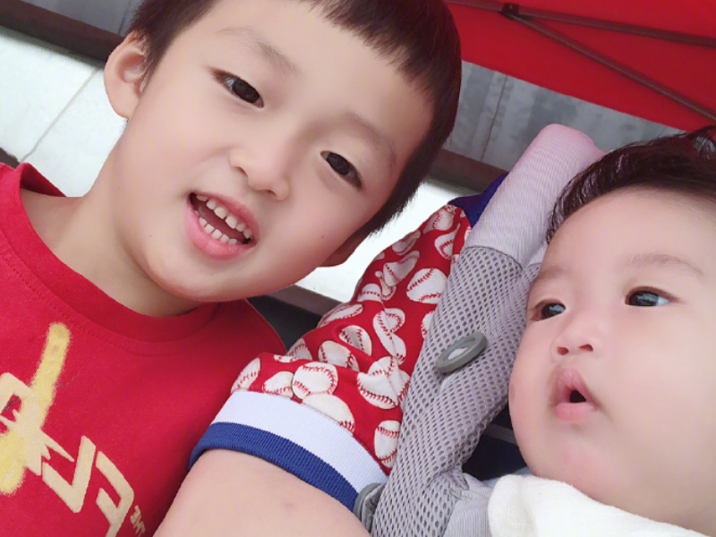 邹明皓才是整容式长大模样清秀可人看清正脸照下一个陈立农