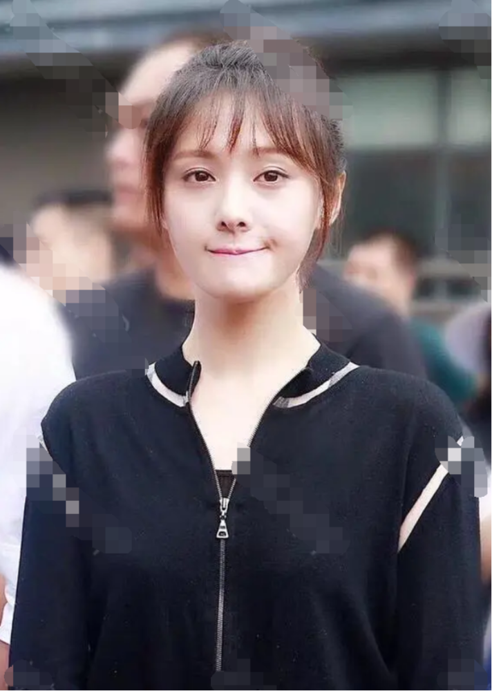 眼窝凹陷的女明星:郑爽赵丽颖素颜眼袋重,袁泉陶虹也显老