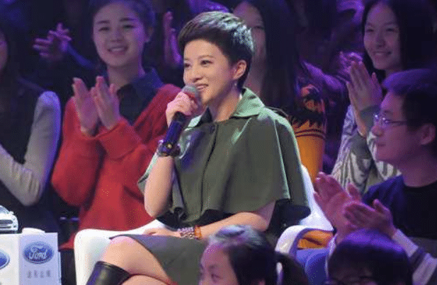 小婉君 都已经40岁了 一头短发干练利索 不婚不生活得潇洒 腾讯新闻