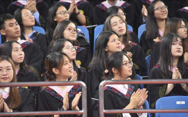 台大生去念北京大学会很吃力吗 台湾网友自信曝出实情 腾讯新闻