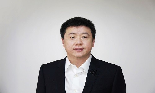 从山寨机起家,绑定雷军,带领公司转型成功,身价超270亿_腾讯新闻