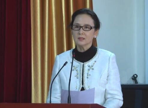 她一生只演了一部经典作品,而后选择退出演艺圈,今成亿万总裁!