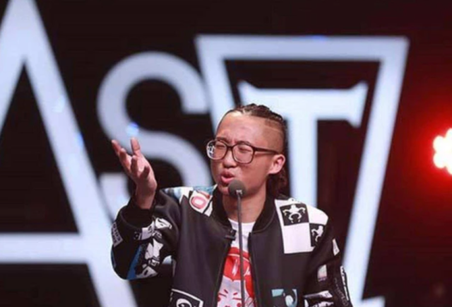 江疏影|池子签约新公司！和江疏影黄觉成为同事，第一天入职狂刷存在感