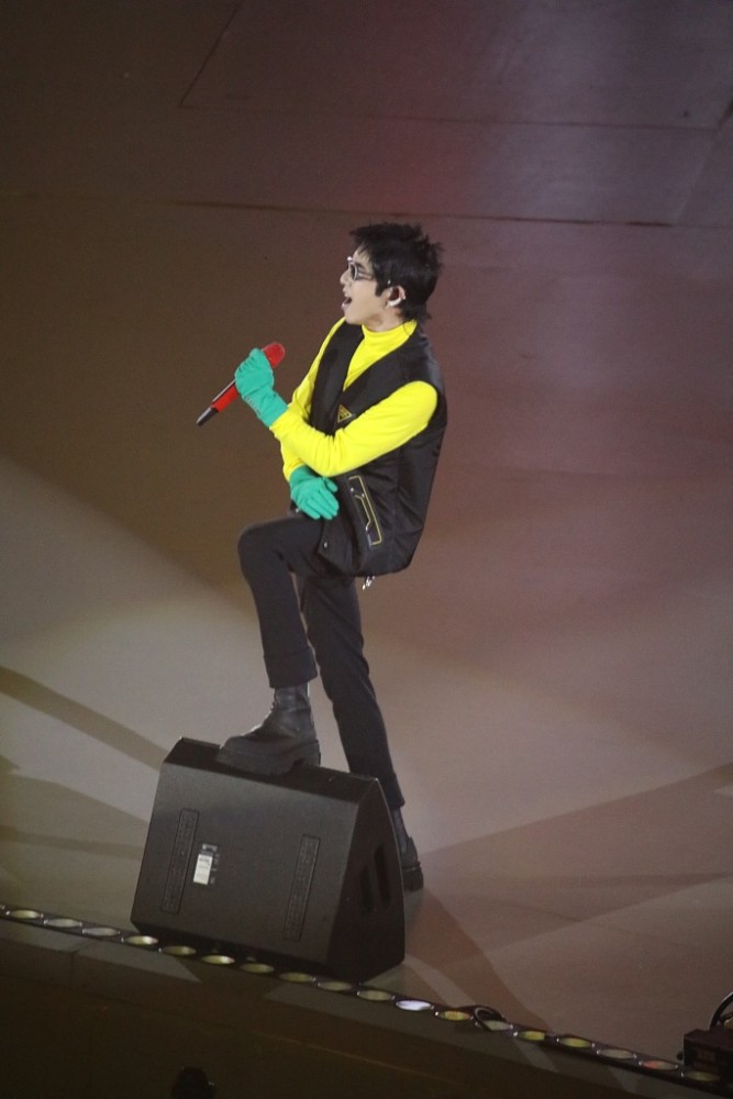 迪丽热巴|女儿追星迪丽热巴，意外碰到妈妈追星华晨宇，母女俩对话太搞笑