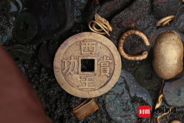 满眼都是钱四川江口沉银走上荧屏沉银追踪今晚10点央视播出