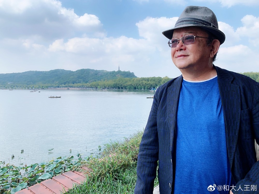 王刚|误砸2亿古董？王刚首次回应砸宝事件，网友：他赔得起！