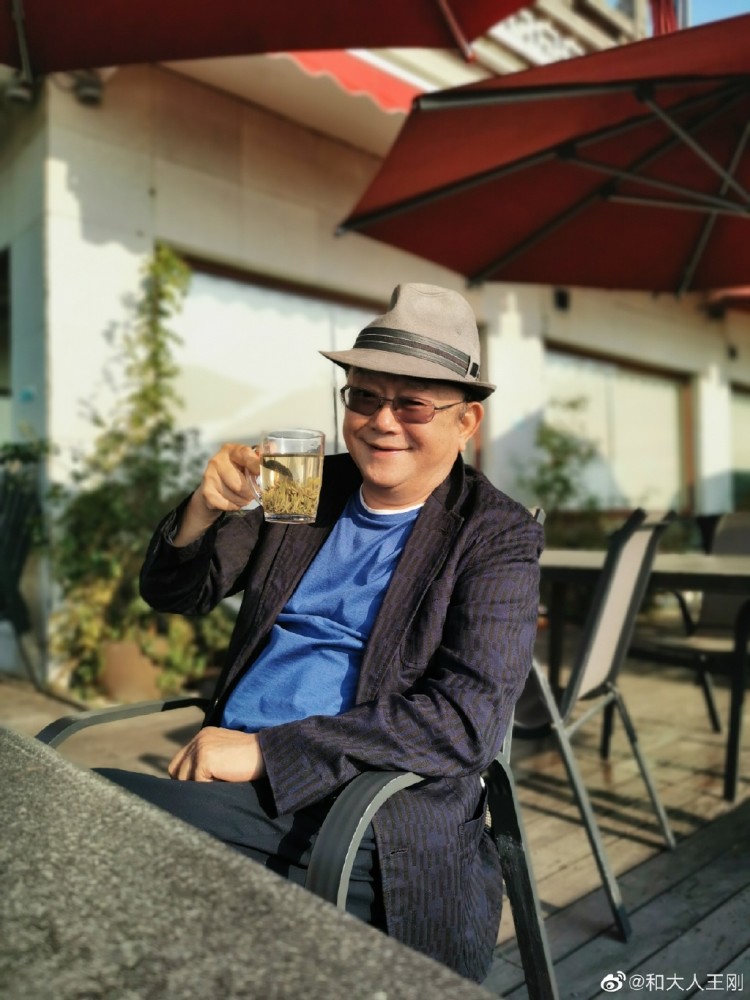 王刚|误砸2亿古董？王刚首次回应砸宝事件，网友：他赔得起！