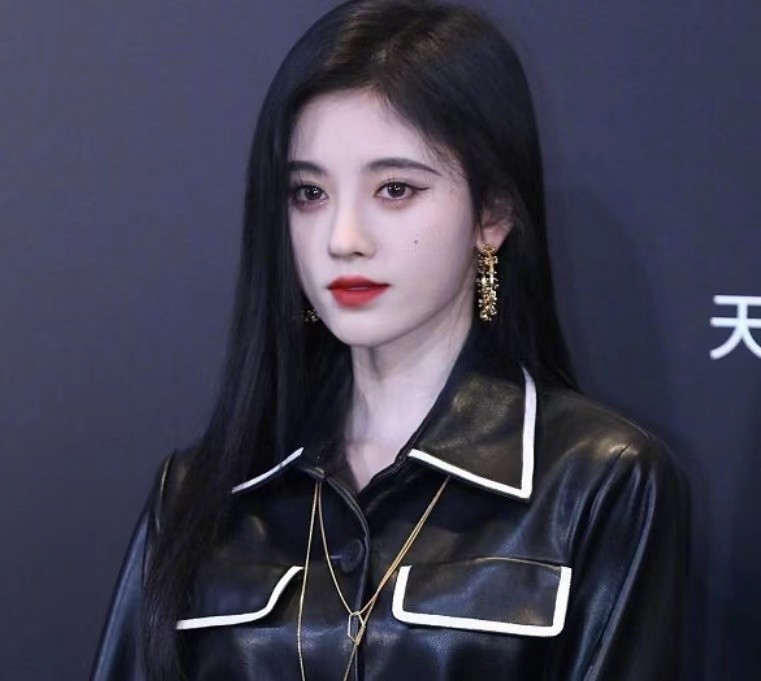 鞠婧祎|鞠婧祎演被绑架像咬化妆棉