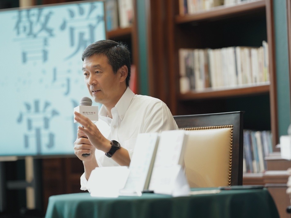 新药的故事2|《新药的故事2》：理性看待疫情，也要保持警觉