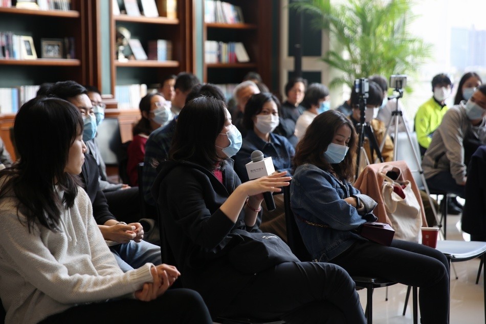 新药的故事2|《新药的故事2》：理性看待疫情，也要保持警觉