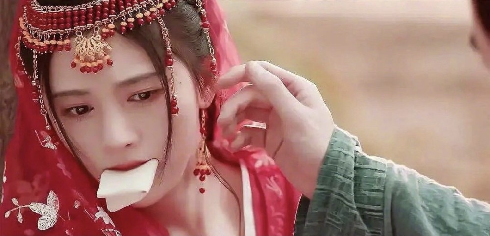 鞠婧祎|鞠婧祎演被绑架像咬化妆棉