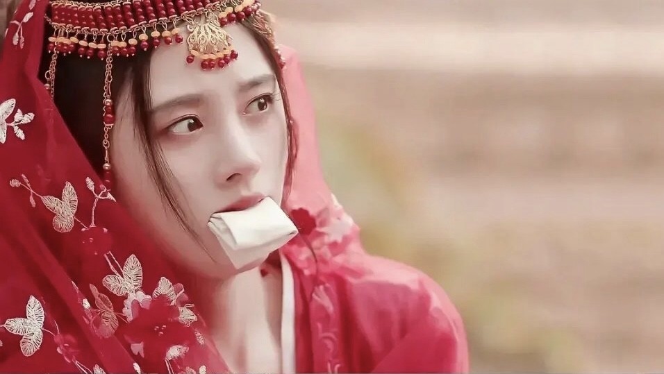 鞠婧祎|鞠婧祎演被绑架像咬化妆棉