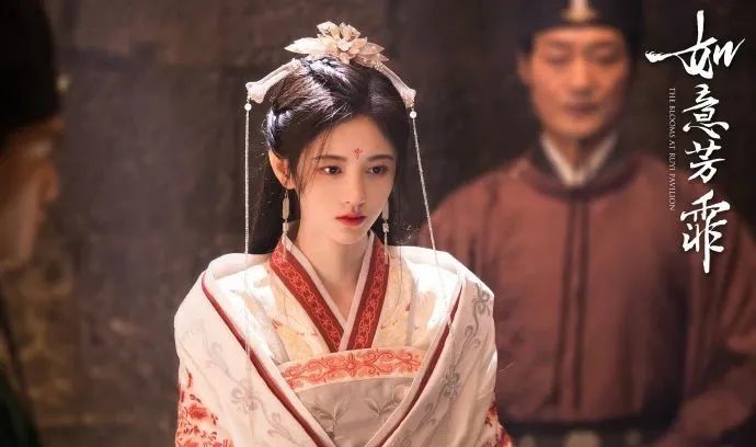 孟子义|相比孟子义古装涂指甲，肖战唐嫣美瞳更出戏，鞠婧祎女团妆才该换掉