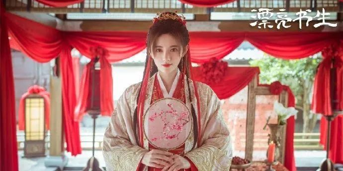 孟子义|相比孟子义古装涂指甲，肖战唐嫣美瞳更出戏，鞠婧祎女团妆才该换掉