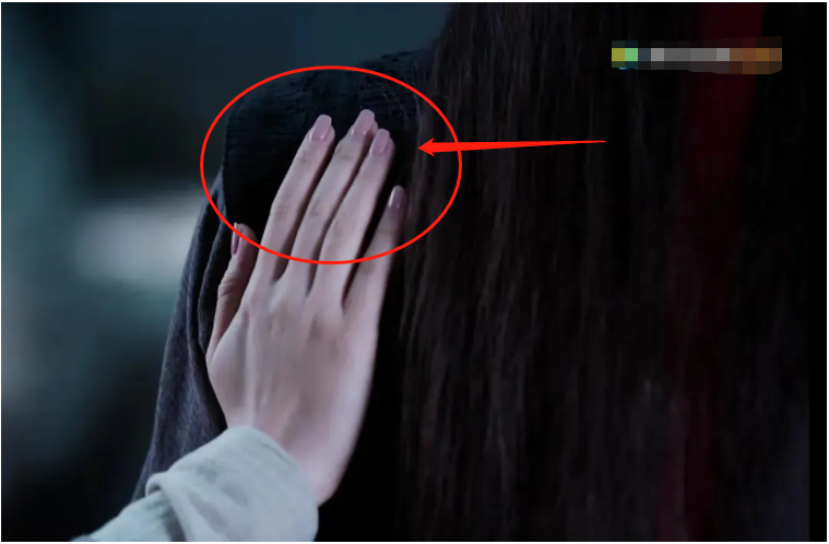 孟子义|相比孟子义古装涂指甲，肖战唐嫣美瞳更出戏，鞠婧祎女团妆才该换掉