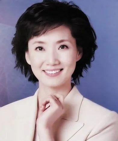 李修平|央视第一美人李修平：3次高考落榜，2次婚姻无儿女，57岁仍是女神