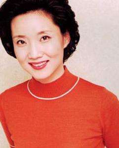 李修平|央视第一美人李修平：3次高考落榜，2次婚姻无儿女，57岁仍是女神