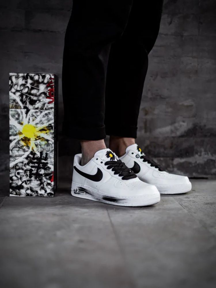 权志龙亲晒红色版联名af1白色版3天倒计时