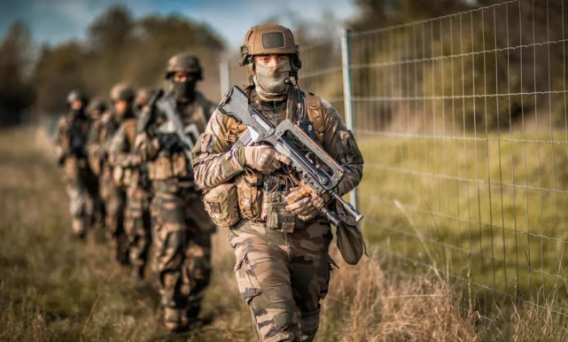 法国步兵实战演习,法玛斯步枪,fr狙击步枪仍未淘汰,继续发挥价值