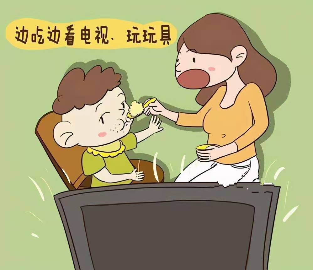 孩子吃饭爱玩玩具:是让玩好,还是倒掉饭菜好?第3种方法试试看