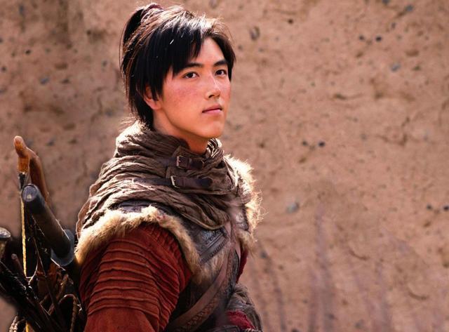 张柏芝|张柏芝二儿子罕曝光，侧脸不输谢霆锋，学简体字欲和爸妈来内地？